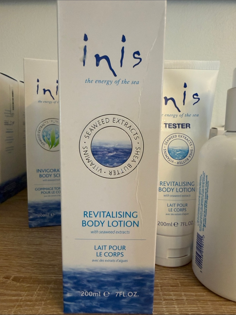 Inis Revitalising Body Lotion - White & Blue